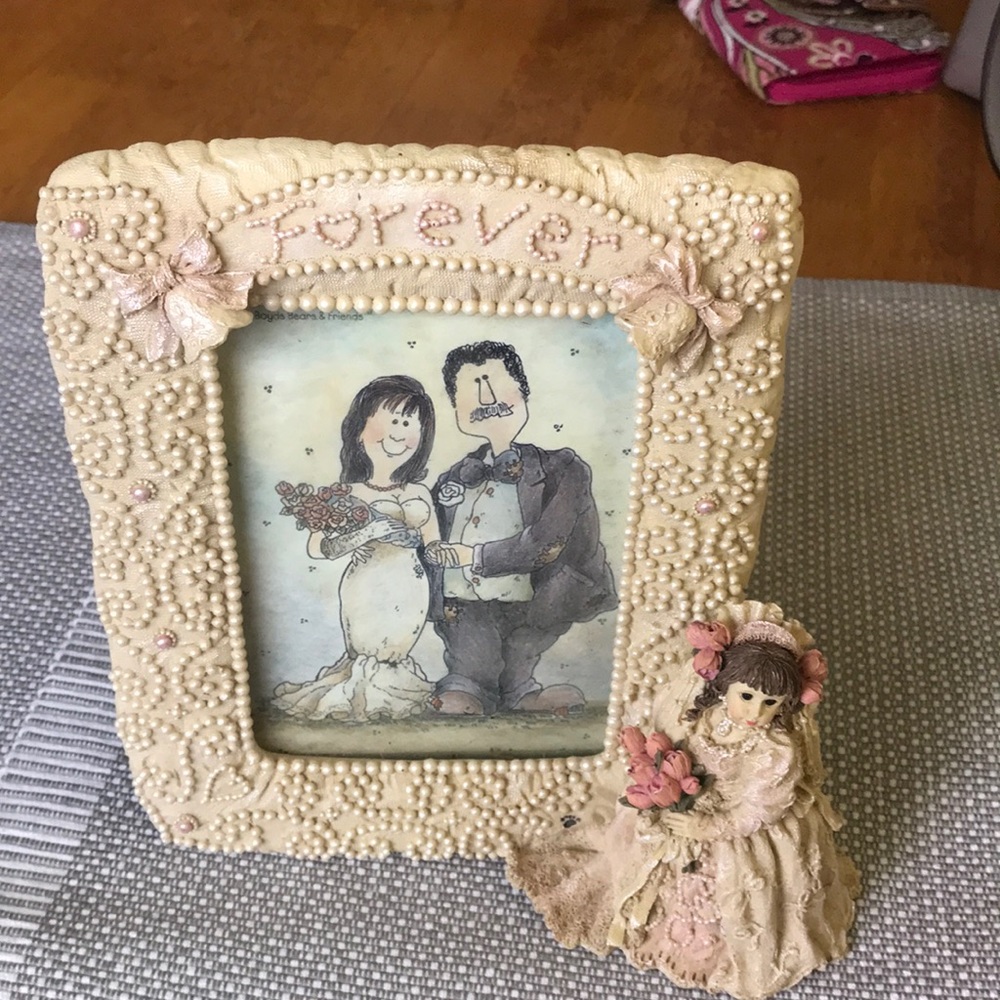 3/$20 ✨Yesterday’s Child The Dollstone Frame